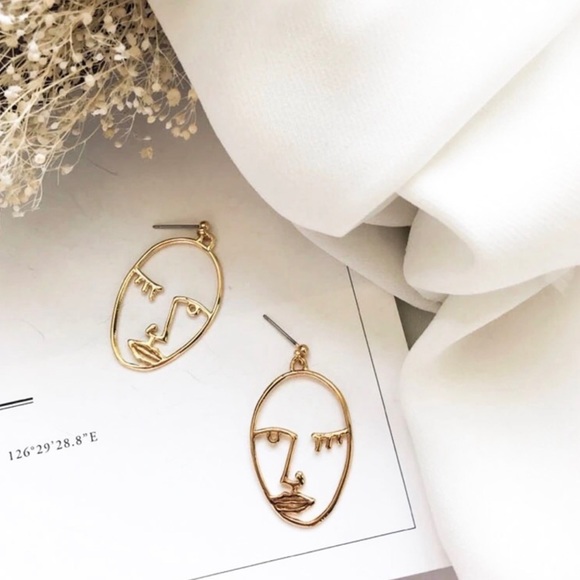 n e w | gold abstract line art earrings | beauty is in the eye of the beholder ✨ - Picture 1 of 4